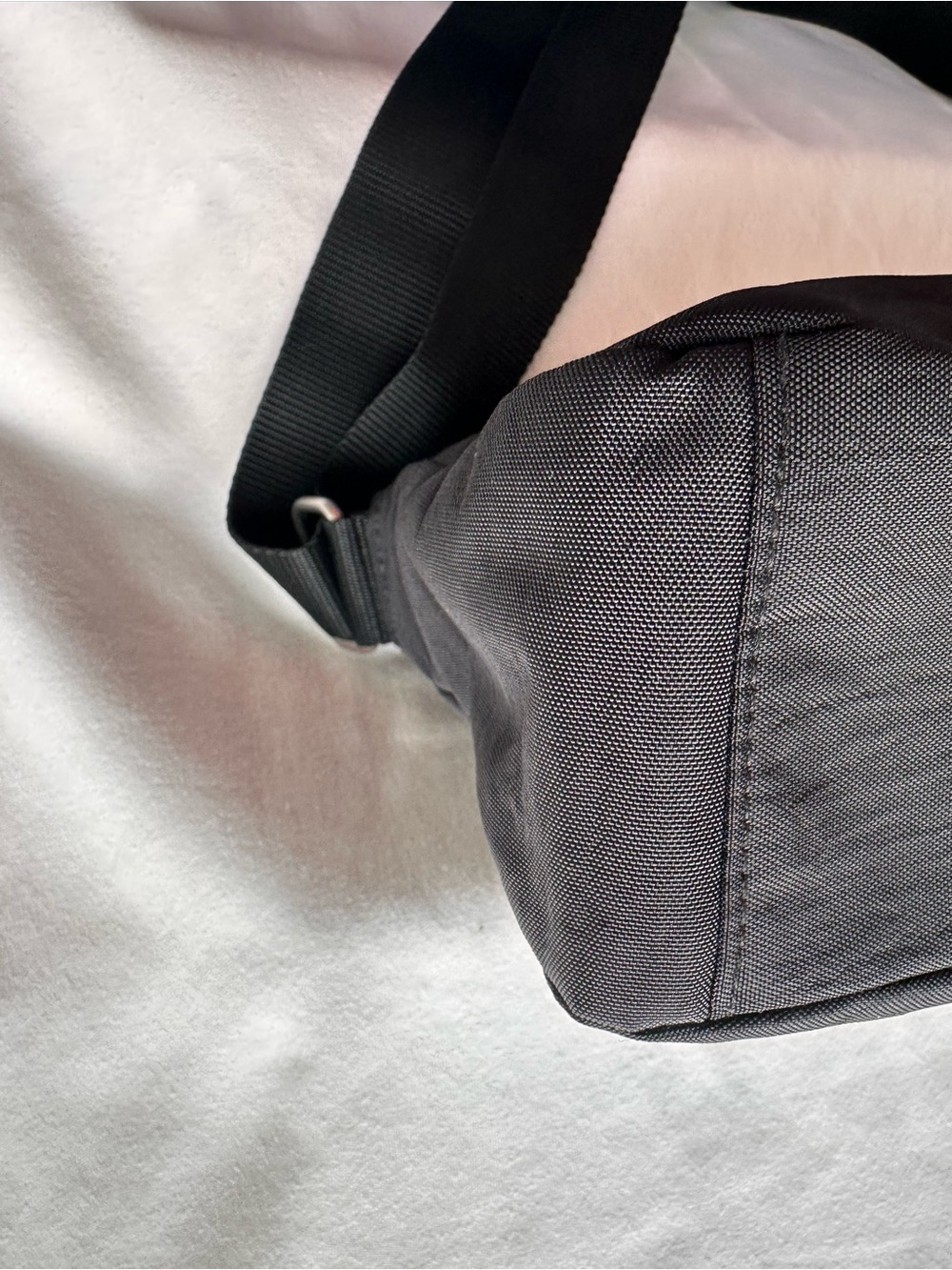 Baggallini Black Crossbody. - Picture 6 of 12